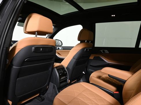 Used 2024 BMW X7 xDrive40i w/ M Sport Package AWD/4WD image 7