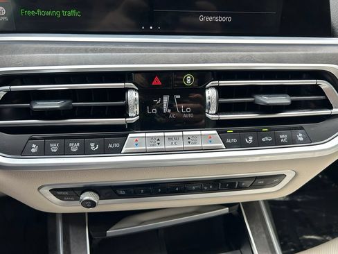 Used 2022 BMW X7 xDrive40i w/ Premium Package AWD/4WD image 32