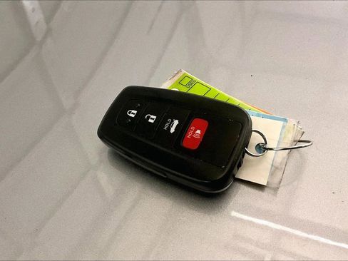 Used 2019 Toyota Camry XSE image 10