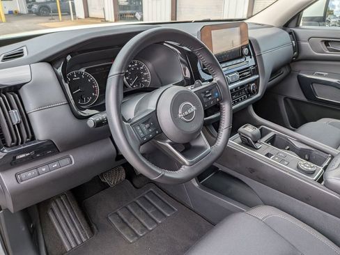 Used 2025 Nissan Pathfinder SV image 28