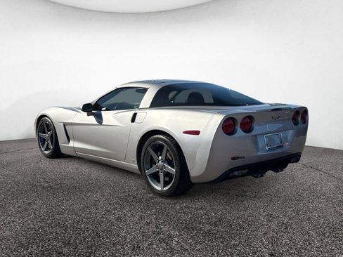 Used 2007 Chevrolet Corvette Coupe w/ Performance Package RWD image 3