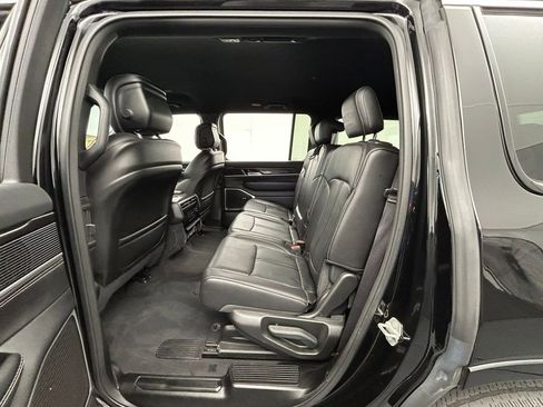 Used 2023 Jeep Wagoneer 4WD image 37