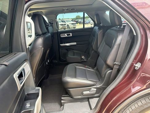 Used 2023 Ford Explorer Limited w/ Equipment Group 301A AWD/4WD image 18