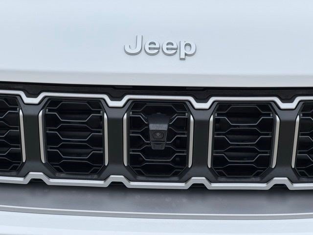 New 2026 Jeep Grand Cherokee Limited w/ Luxury Tech Group II AWD/4WD image 47