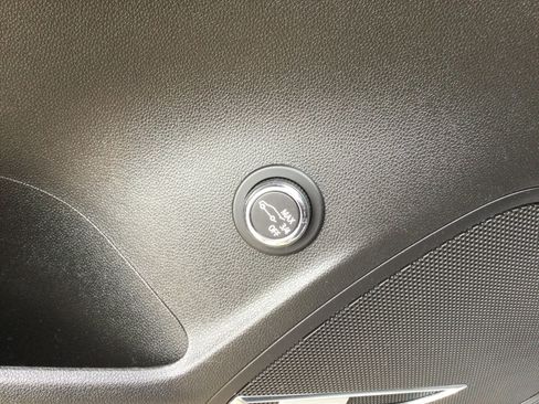 Used 2023 Buick Envision Avenir AWD/4WD image 16