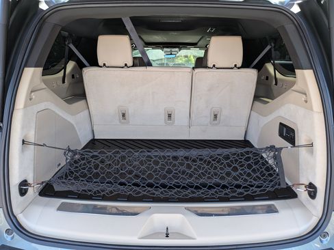 Certified 2024 Cadillac Escalade ESV Premium Luxury AWD/4WD image 18