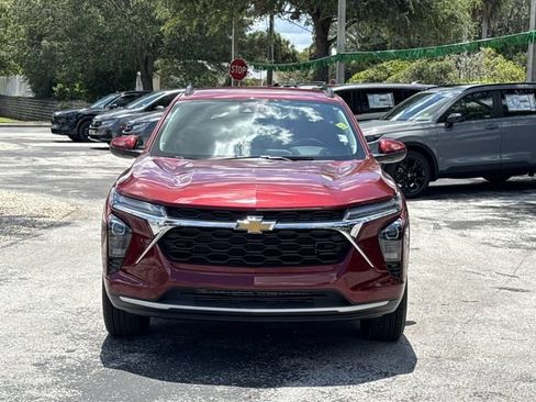 Used 2025 Chevrolet Trax LT w/ Driver Confidence Package FWD image 2