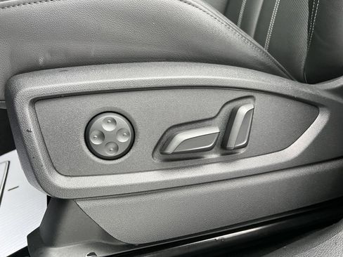 Certified 2025 Audi Q5 Prestige w/ Prestige Package image 18