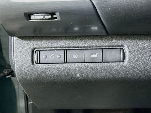 Used 2025 Nissan Pathfinder SL FWD image 16