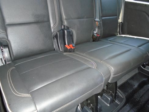 Used 2023 GMC Yukon SLT AWD/4WD image 42