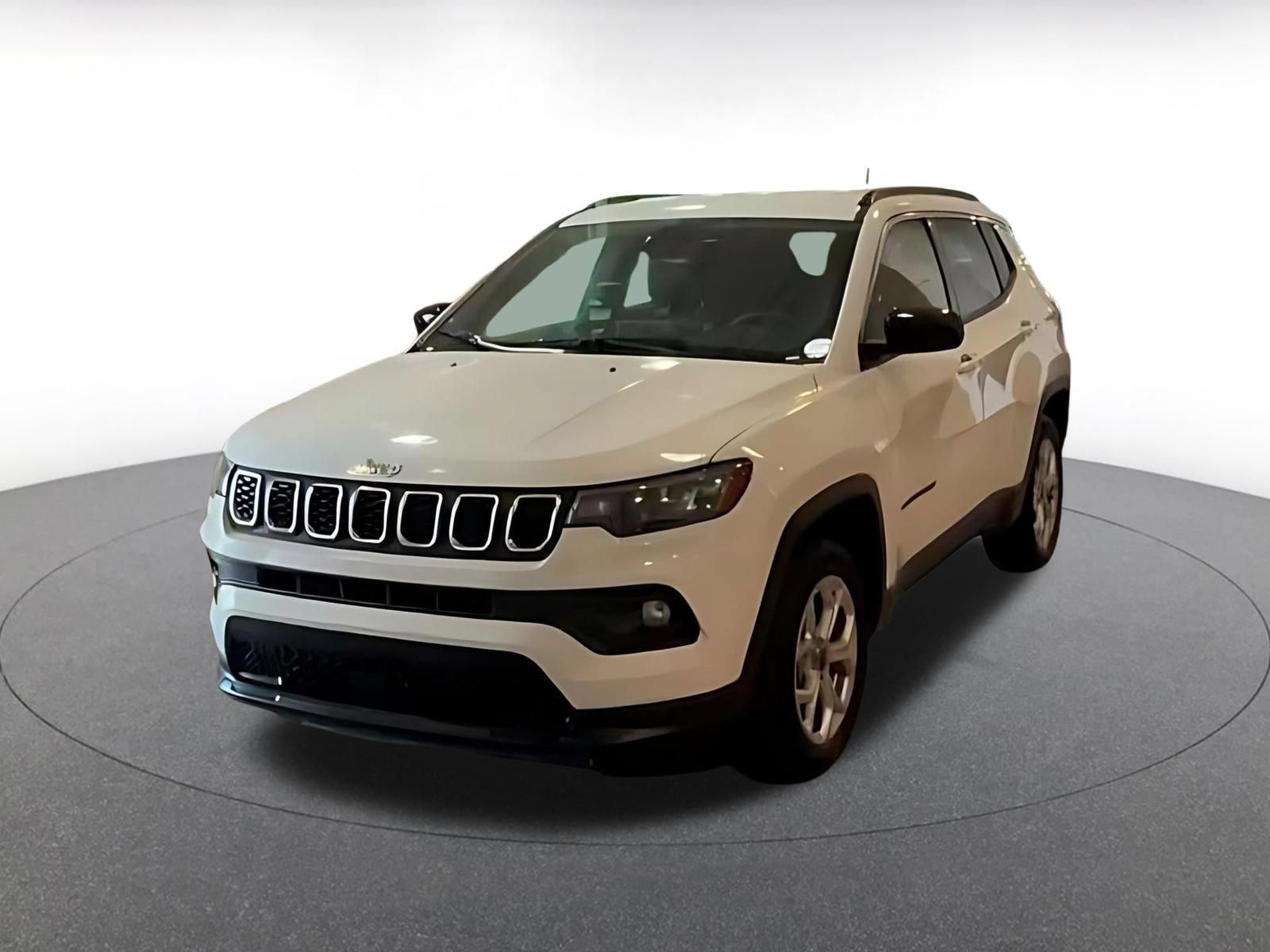 Used 2025 Jeep Compass Latitude AWD/4WD image 6
