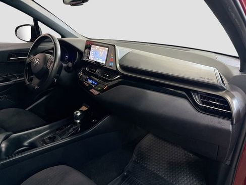 Used 2018 Toyota C-HR XLE image 28