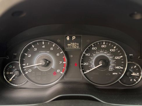 Used 2010 Subaru Outback 2.5i Premium AWD/4WD image 11