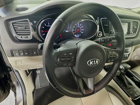Used 2018 Kia Sedona EX image 11
