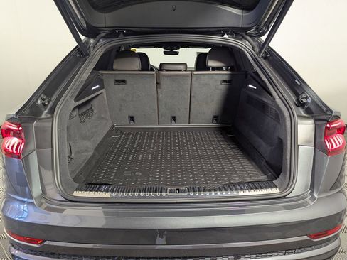Used 2019 Audi Q8 Prestige w/ Luxury Package AWD/4WD image 25