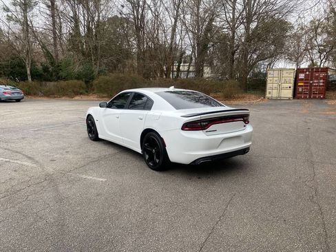 Used 2017 Dodge Charger R/T image 10