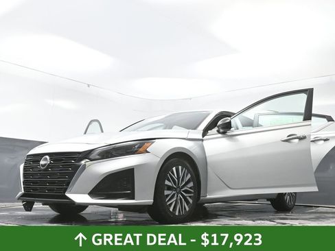 Used 2024 Nissan Altima 2.5 SV FWD image 74