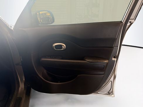 Used 2016 Kia Soul FWD image 28