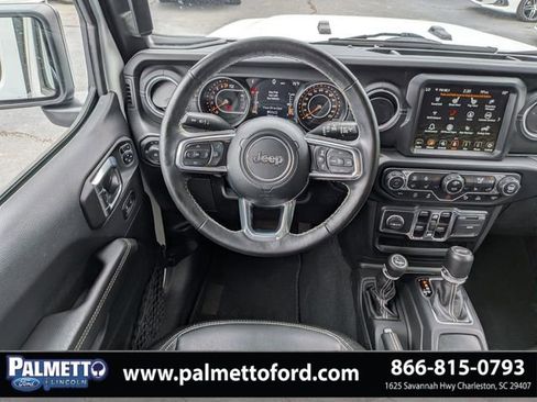 Used 2022 Jeep Wrangler Unlimited Sahara w/ Cold Weather Group AWD/4WD image 15