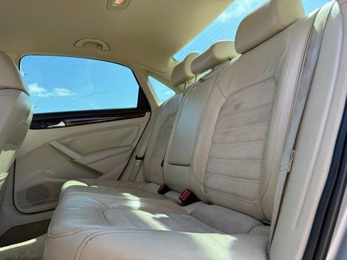 Used 2013 Volkswagen Passat TDI SEL Premium image 15