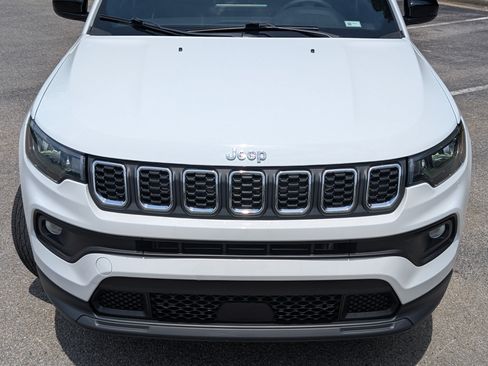 Used 2024 Jeep Compass Latitude AWD/4WD image 13