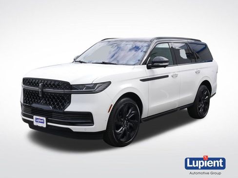Used 2025 Lincoln Navigator Black Label AWD/4WD image 10