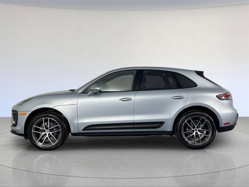 Used 2025 Porsche Macan image 2