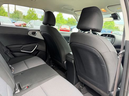 Used 2022 Kia Soul LX w/ Technology Package FWD image 16