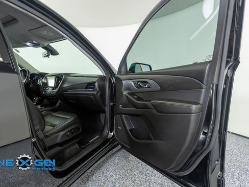 Used 2020 Chevrolet Traverse Premier FWD image 42