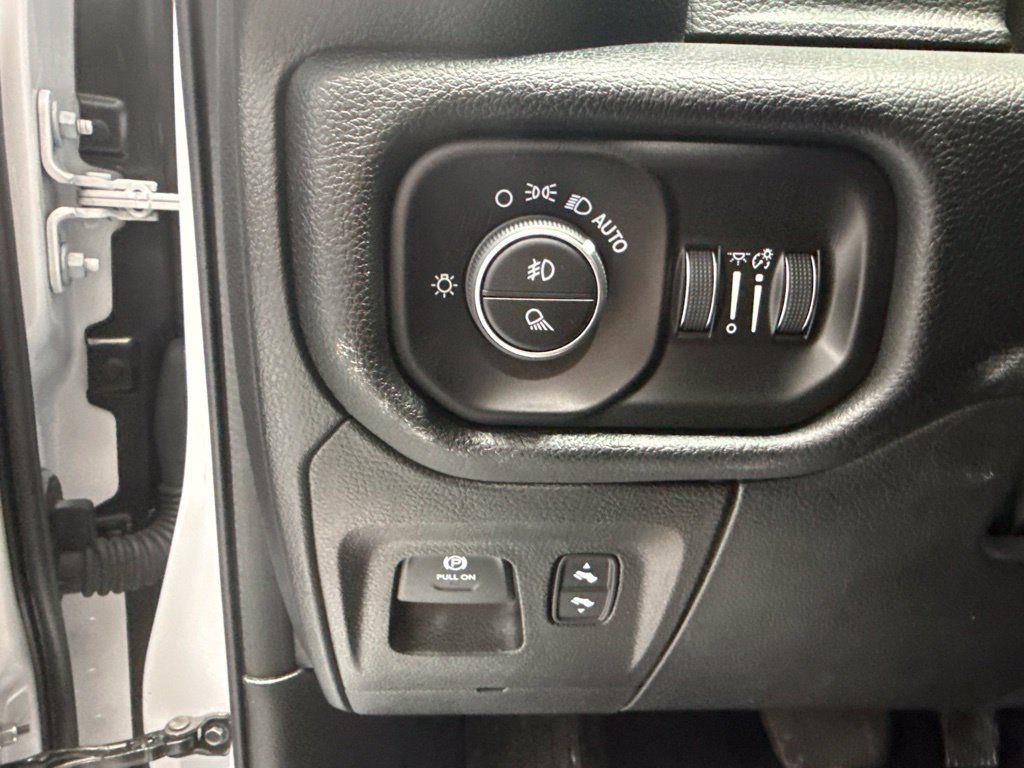 Used 2026 RAM 1500 Laramie AWD/4WD image 22