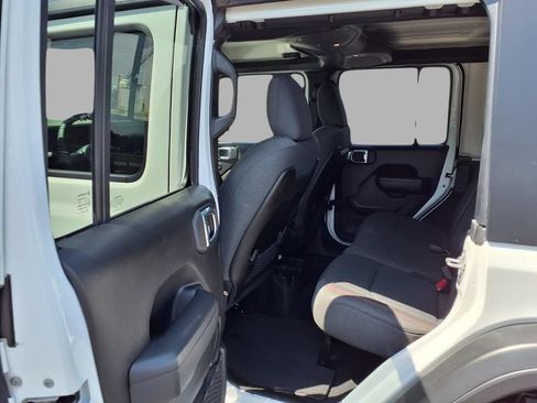 Used 2025 Jeep Wrangler Unlimited Rubicon AWD/4WD image 24