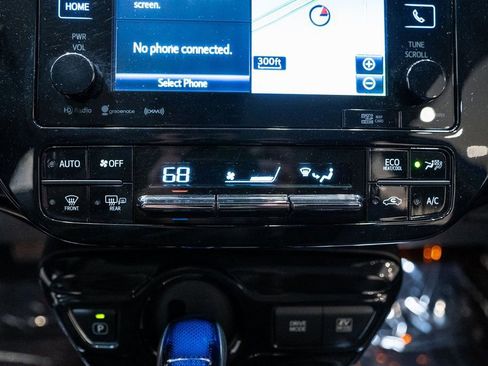 Used 2017 Toyota Prius Three image 22