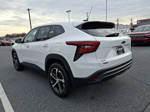 Used 2025 Chevrolet Trax RS w/ Sunroof Package image 4