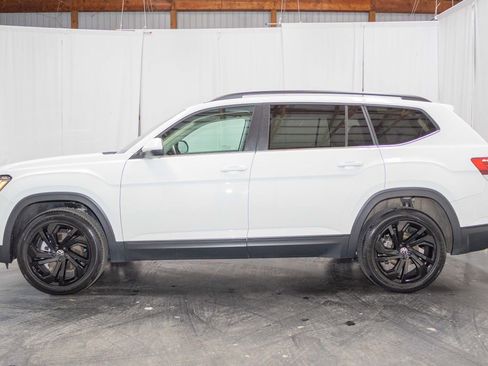 Used 2023 Volkswagen Atlas SE w/ Panoramic Sunroof Package image 5