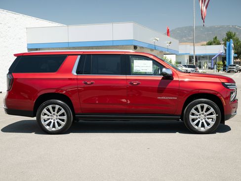 New 2025 Chevrolet Suburban Premier image 3