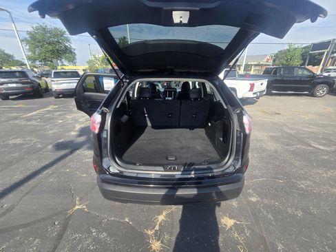Used 2022 Ford Edge SE AWD/4WD image 11