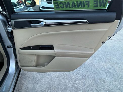 Used 2013 Ford Fusion SE FWD image 15