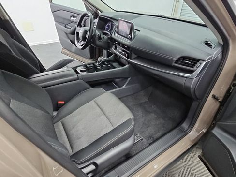 Used 2025 Nissan Rogue SV AWD/4WD image 35