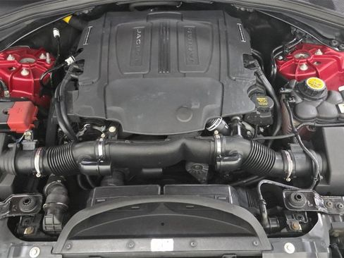 Used 2017 Jaguar F-PACE R-Sport image 9