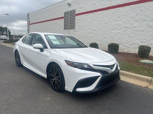 Certified 2024 Toyota Camry SE image 1