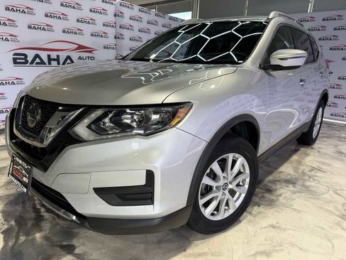 Used 2020 Nissan Rogue SV image 3