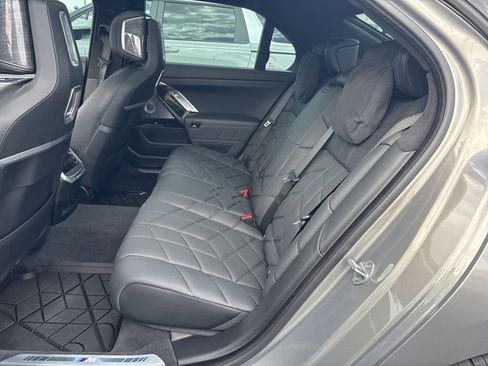 Used 2023 BMW 760i xDrive w/ Luxury Rear Seating Package image 7