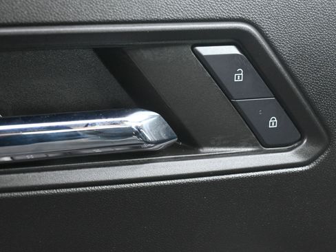 Used 2024 Chevrolet Colorado Z71 w/ Z71 Convenience Package 2 image 34