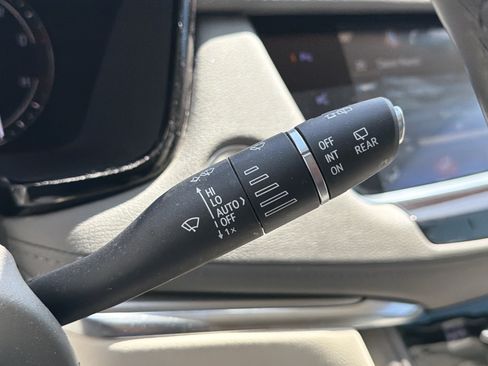 Used 2019 Cadillac XT5 Premium Luxury w/ Driver Assist Package FWD image 17
