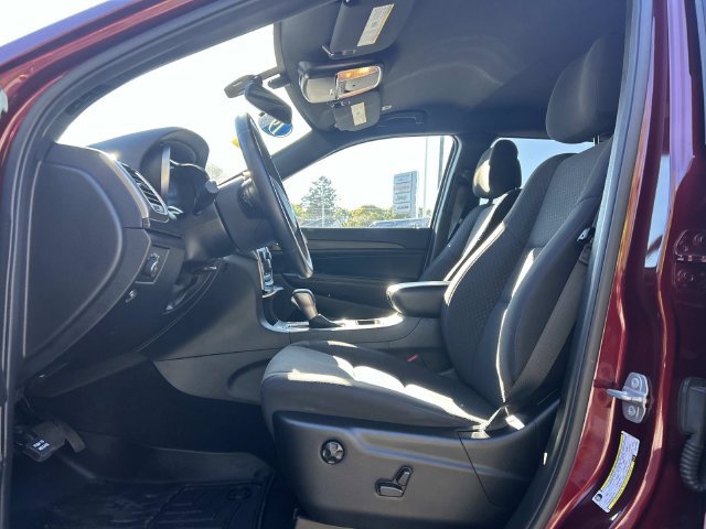 Used 2019 Jeep Grand Cherokee Laredo AWD/4WD image 14