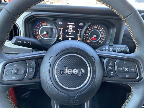 Certified 2025 Jeep Wrangler Unlimited Sport AWD/4WD image 17