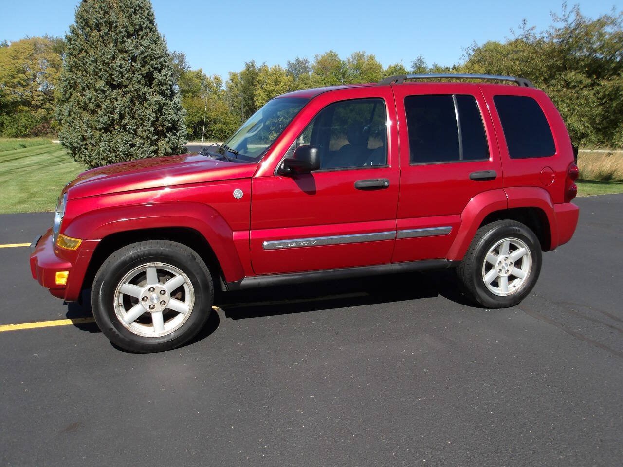 Used 2005 Jeep Liberty Limited AWD/4WD image 8