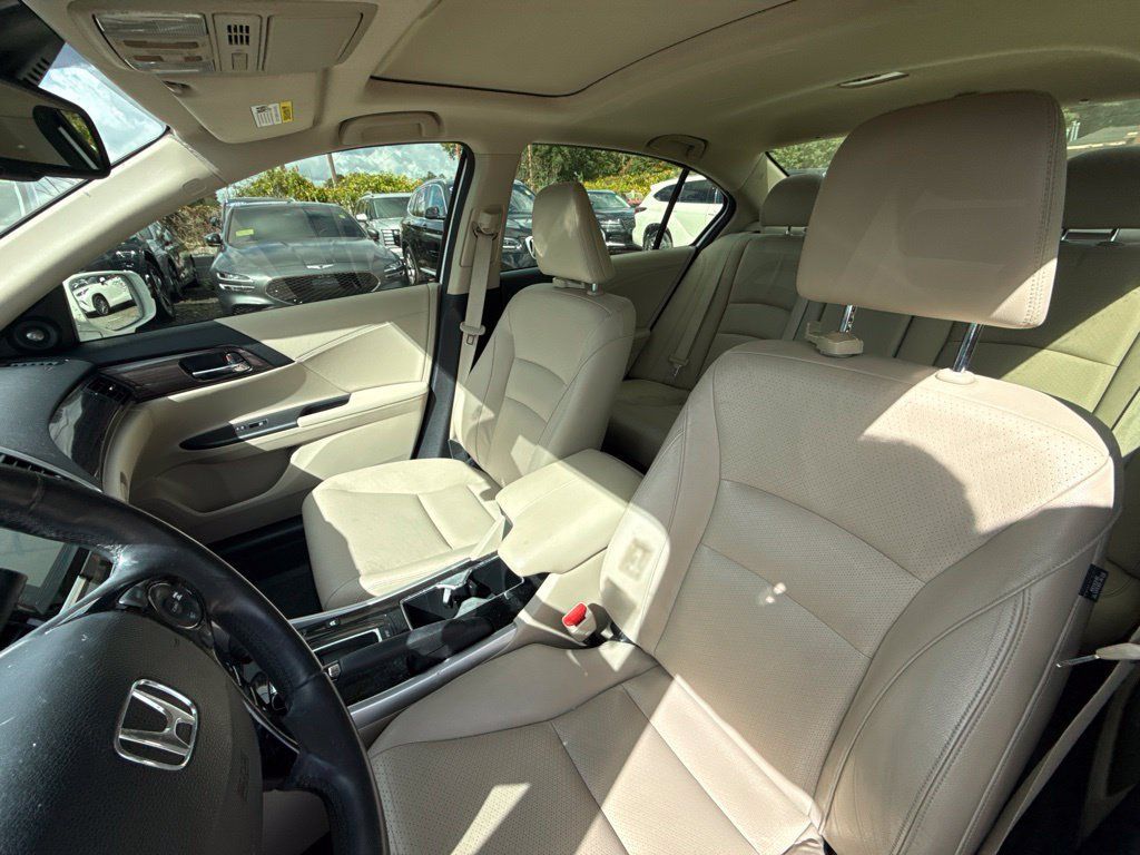 Used 2017 Honda Accord Touring image 15