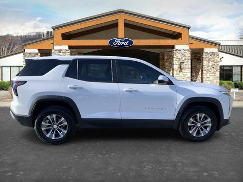 Used 2025 Chevrolet Equinox LT image 4