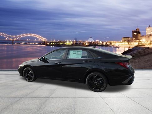 New 2026 Hyundai Elantra SEL Sport FWD image 3